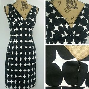 COPY - Black and white v-neck geometric pattern dress